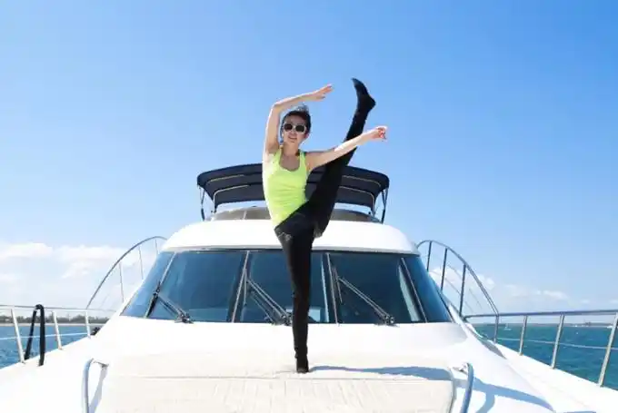 醉玲珑里面那咵嚓就是个一字马的wuli凤主刘诗诗