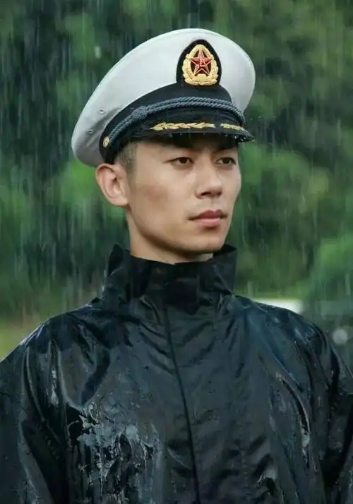 朱亚文爆超能荷尔蒙,湿身半裸大秀胸肌,高粱地里做羞羞的事!