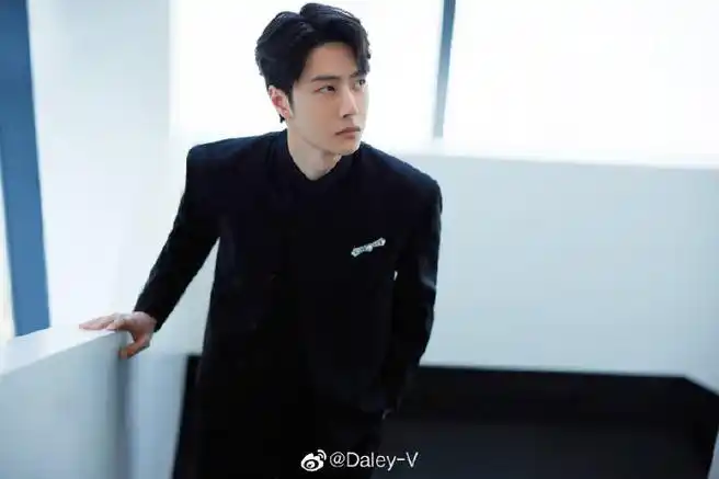 v-style##王一博暗纹西装