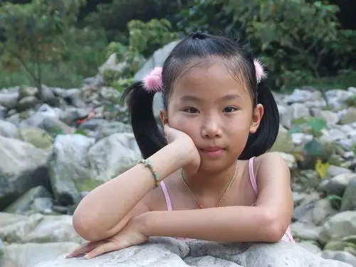 【小女孩摄影图片】公园人像摄影_太平洋电脑网摄影部落