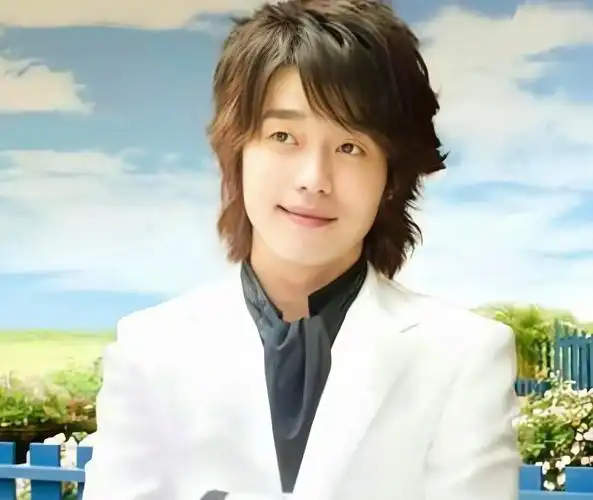 张栋梁 "微笑王子"何群回来咯!乌龟妹的扫把星!谁的青春啊 - 抖音