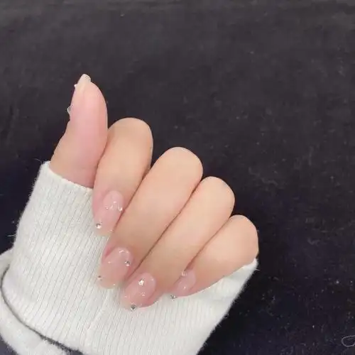 一双手两种风格的ab款美甲