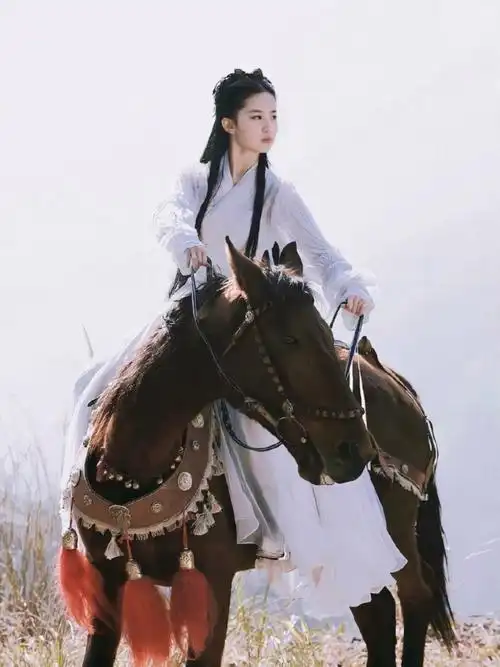 刘亦菲骑马照这就是仙女下凡吧