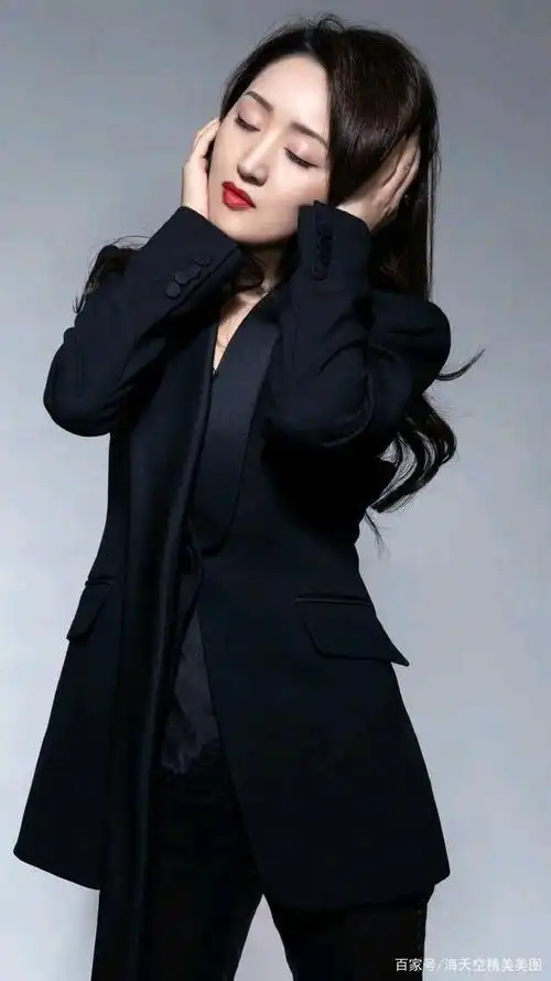 杨钰莹精美壁纸:依旧是那样的清纯甜美和美丽动人,太让人喜欢了