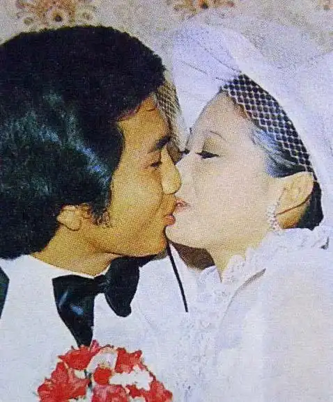 可惜,欧阳佩珊于2017年因病离世,独留郭峰一小我生活.