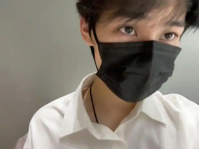 自拍#白衬衫自拍05 男大学生张真源上线了干净帅气的男大谁会不爱?