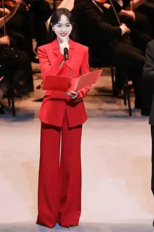 唐嫣非常喜欢红色衣服.