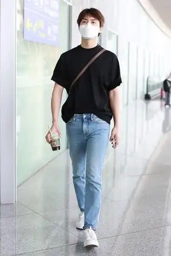 马天宇街拍:t恤牛仔裤converse麂皮球鞋温柔学长