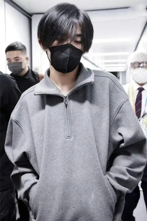 易烊千玺机场图