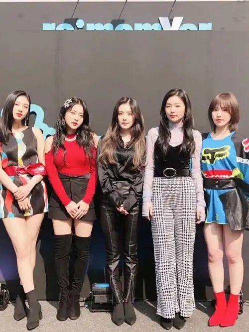 裴珠泫irene是韩国女团red velvet的成员,她个子不是很高,但衣品非常
