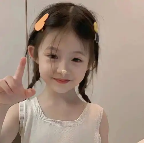 一见倾心的阳光可爱唯美女生头像35