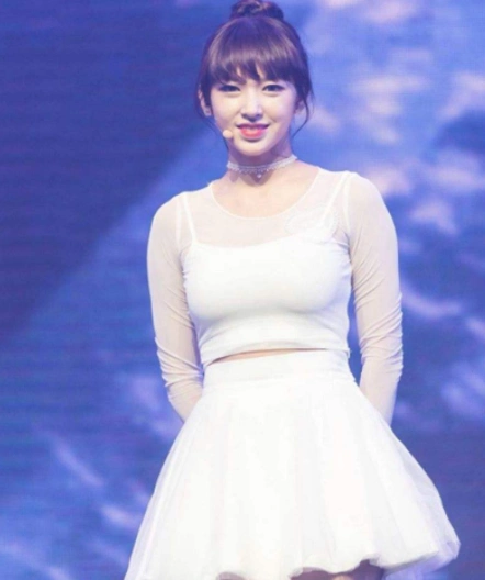 106斤程潇被称"奶潇"?紧身吊带裙装曝光,网友:魅力四射!