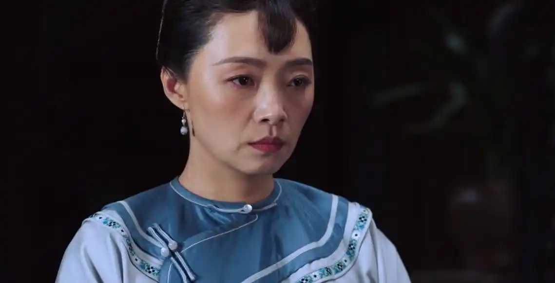 《亮剑》"秀芹"新剧大变样,烈焰红唇配民国装,40岁美出新高度