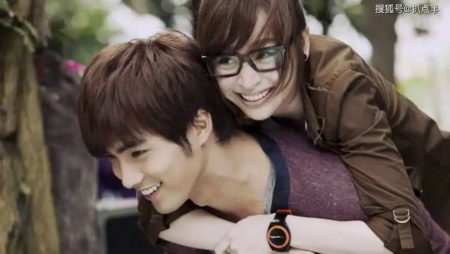 贺军翔再曝出轨,人设瓦解,好男人变坏,打烂一手好牌?