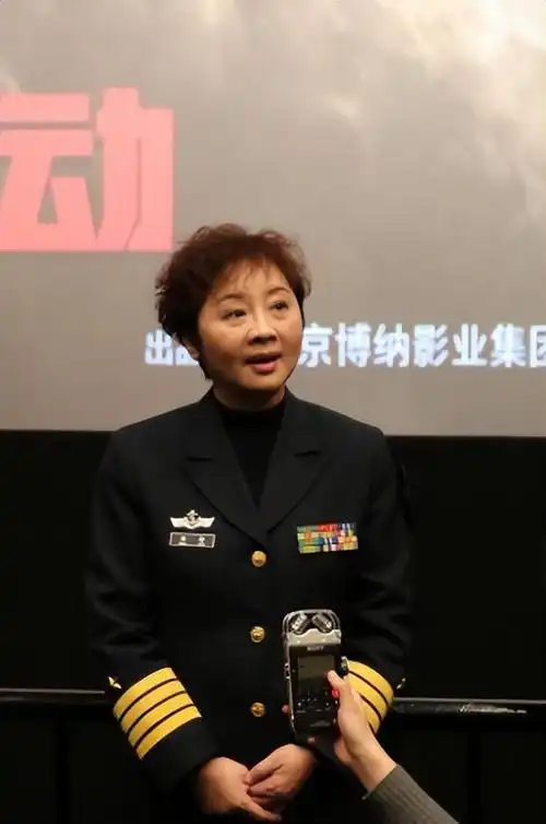 回顾唐静与王新军离婚后独自陪儿子长大如今的选择令人泪目