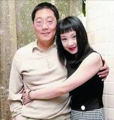 原创嫁给爱情的晴雯当初被丈夫宠得多高最后就摔得有多惨