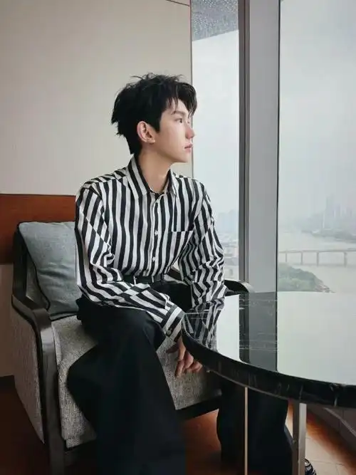 王源超话#王源2024龙行绛气#  【王源工作室小94更新】    20240409