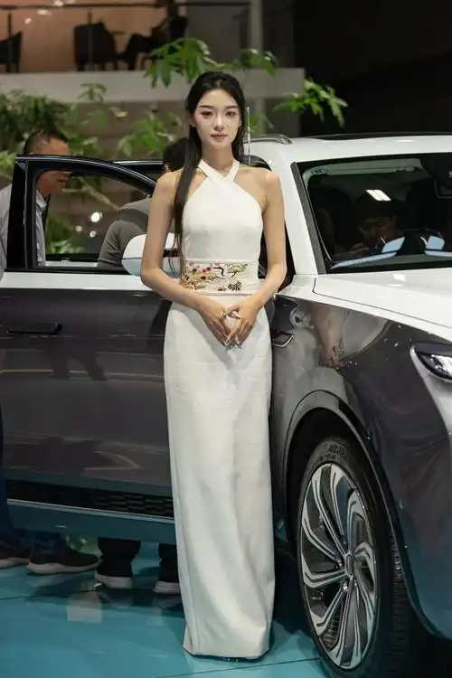 2023广州车展模特高清图-新浪汽车