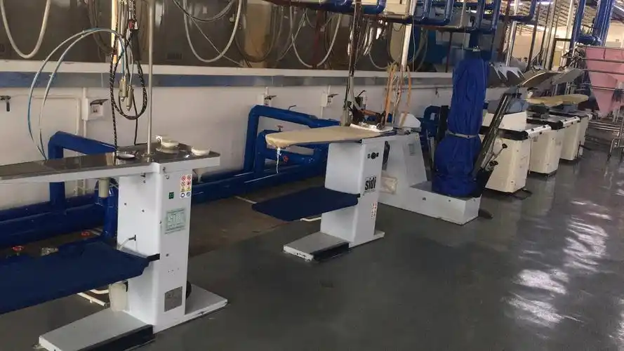 自动化熨烫设备