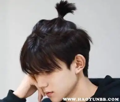 扎小辫子的发型男图