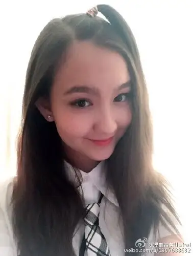 儿的消息,那你就关注香香的微博吧,微博名:混血香奈儿