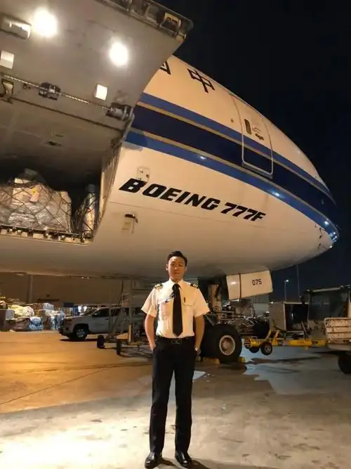 飞机机长怎么考『学一个飞机驾驶证多少钱』