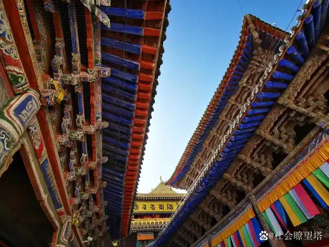 塔尔寺又名塔儿寺,得名于大金瓦寺内为纪念黄教创始人宗喀巴而建的大