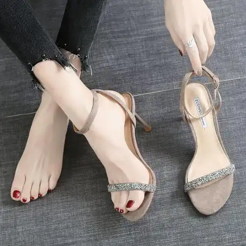 高跟鞋女细2021年新款中跟一字气质水钻仙女爆款一字带凉鞋