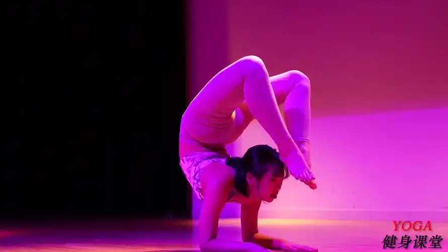 瑜伽比赛高难度瑜伽体式柔术与瑜伽相结合动作展示超赞