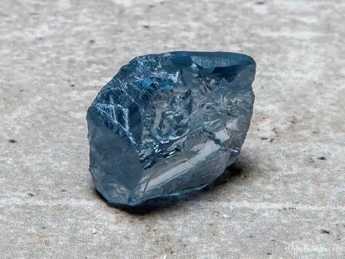 34ct的稀有蓝钻原石,创下该公司有史以来单颗钻石价格的成交纪录,平均