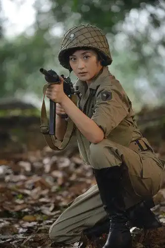 《烽火铁骑》傅淼傅淼变铁血玫瑰剧照《烽火铁骑》傅淼变铁血玫瑰新浪