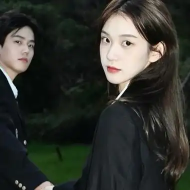 情侣头像一半一张真人