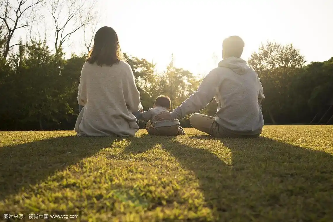 这种羡慕往往以眼神或者口头表达的方式展现出来