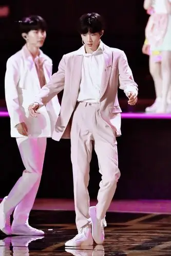 刘耀文 - 堆糖,美图壁纸兴趣社区