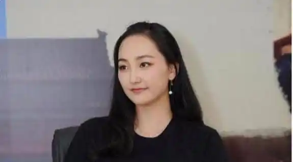 "屏幕硬汉"因戏生情,婚后6年生3胎,片约不断,家庭事业双丰收_于震