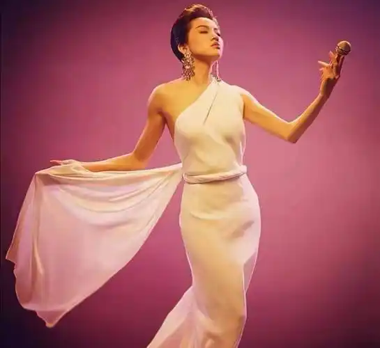 有一种时髦叫梅艳芳的造型,看完发现:再过30年,穿衣也不如她潮_发型