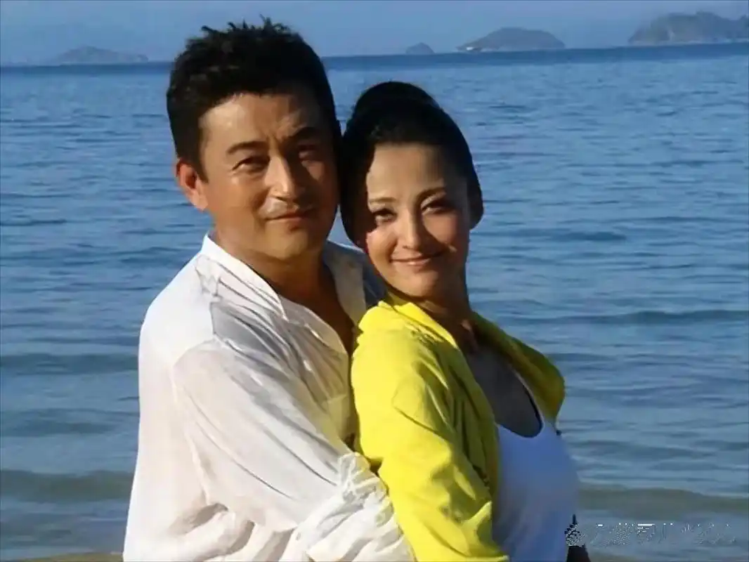 王志飞的第一任妻子是李健,两人于1995年结婚,第二年育有一子王也.