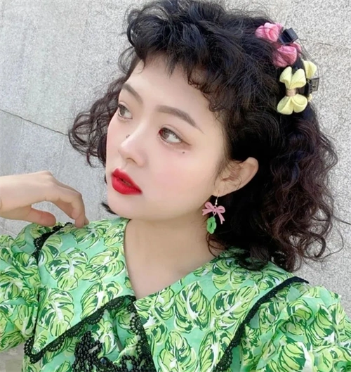 复古羊毛卷短发 甜美时尚两不误_女生卷发 - 美发站