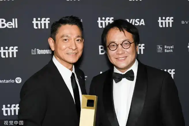 听说是全新的宁浩,但荒诞讽刺还是火力全开,宁浩演"导演",刘德华演"大