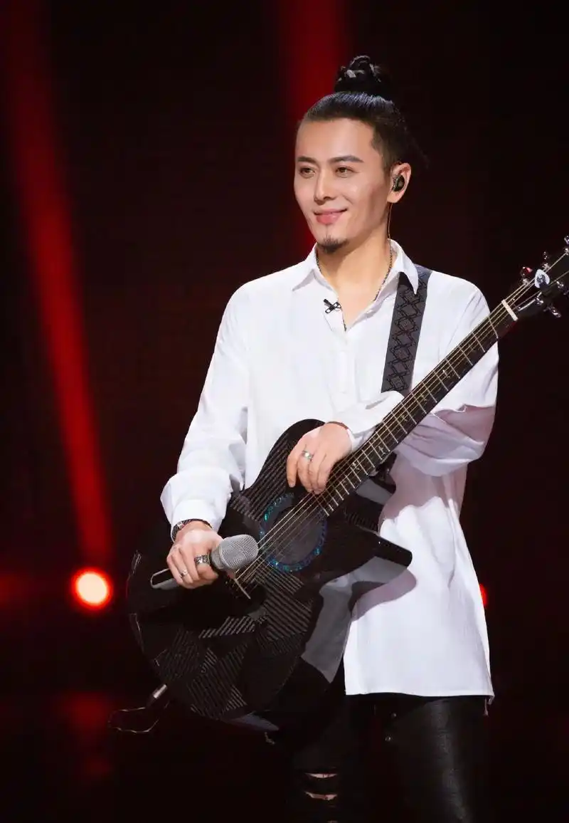 资深摇滚乐迷或是看过《乐队的夏天》的朋友应该都知道,一把清澈透亮