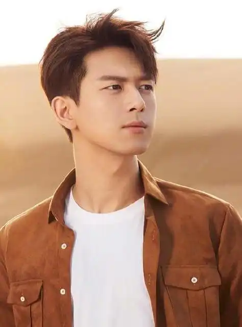 8张明星童年照,王菲京范十足,李现让人怀疑不是一个人