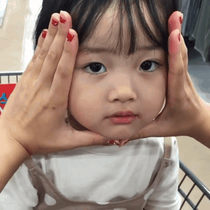 权律二可爱捏脸搞笑萌萌哒gif动图_动态图_表情包下载_soogif