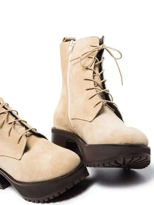 日 - 3月15日商品描述新季by farcobain 绒面皮厚底短靴圆头,正面系带