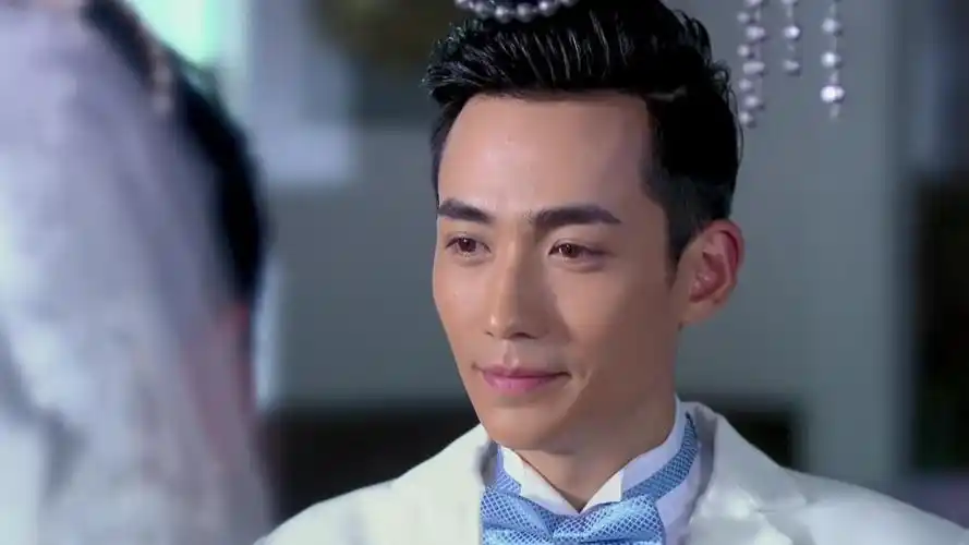 情定三生: 迟瑞和知夏即将结婚, 两人在教堂办礼, 向天迟迟不出现