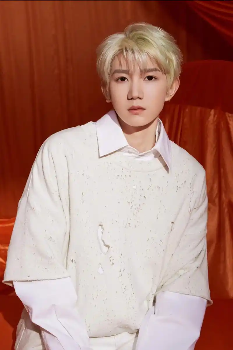 王俊凯,王源,易烊千玺最新帅气海报发布,期待明天的舞台吧!