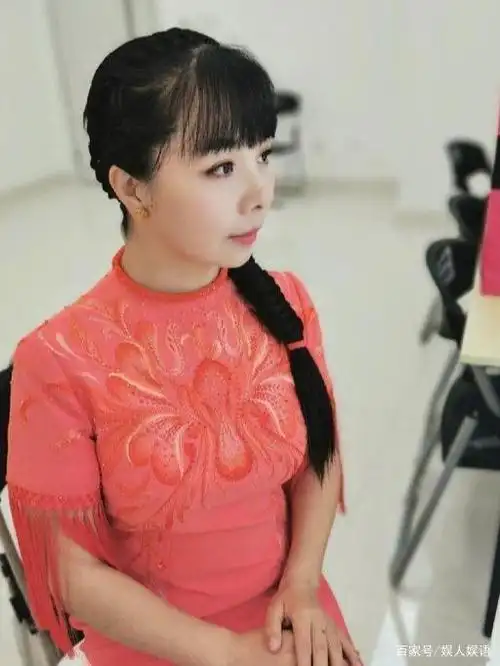 国家一级演员王二妮,嫁经纪人回家放牛,揭开了明星的双面人生