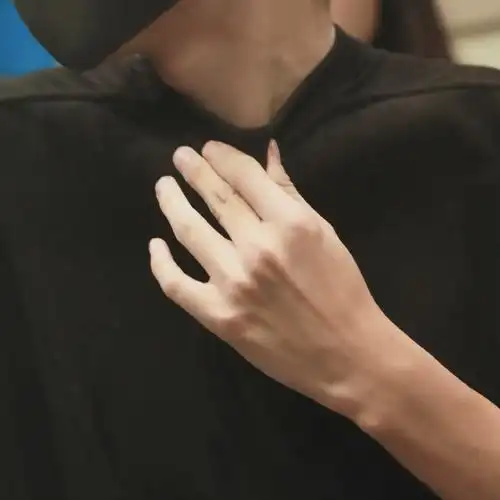 纤细修长的极品手,真细节到手指无一不是苏点@tfboys-王俊凯#与王俊凯