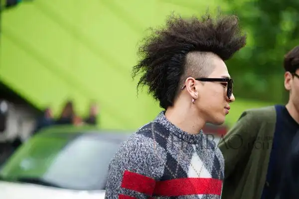 韩国男明星太阳2014春夏巴黎男装周秀场外街拍