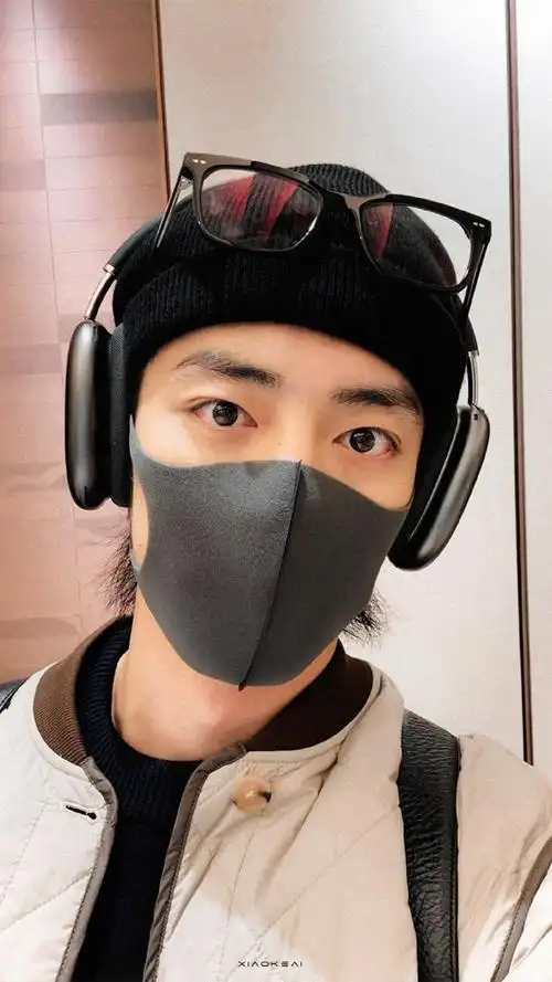 肖战机场路透##肖战黑色针织帽