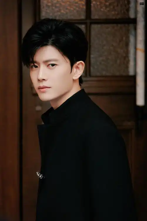 rv璀璨之夜##rogervivier品牌代言人任嘉伦